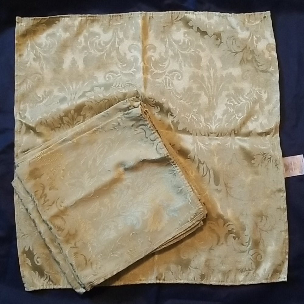 Set of 6 light olive green fabric table napkins